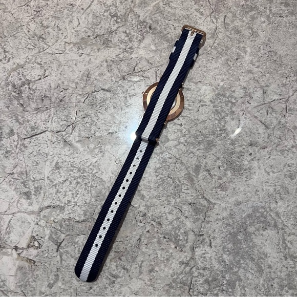 Daniel Wellington Classic Watch - Picture 4 of 4